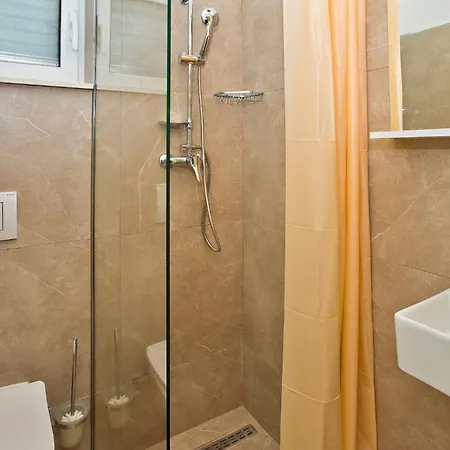 Nadi 아파트 흐바르