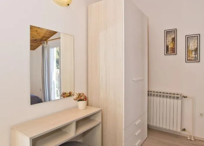 Апартаменти Nadi Хвар