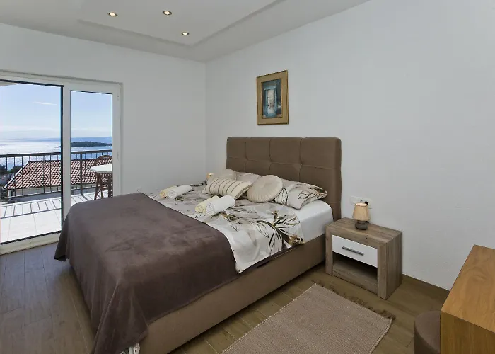 Апартаменти Nadi Хвар